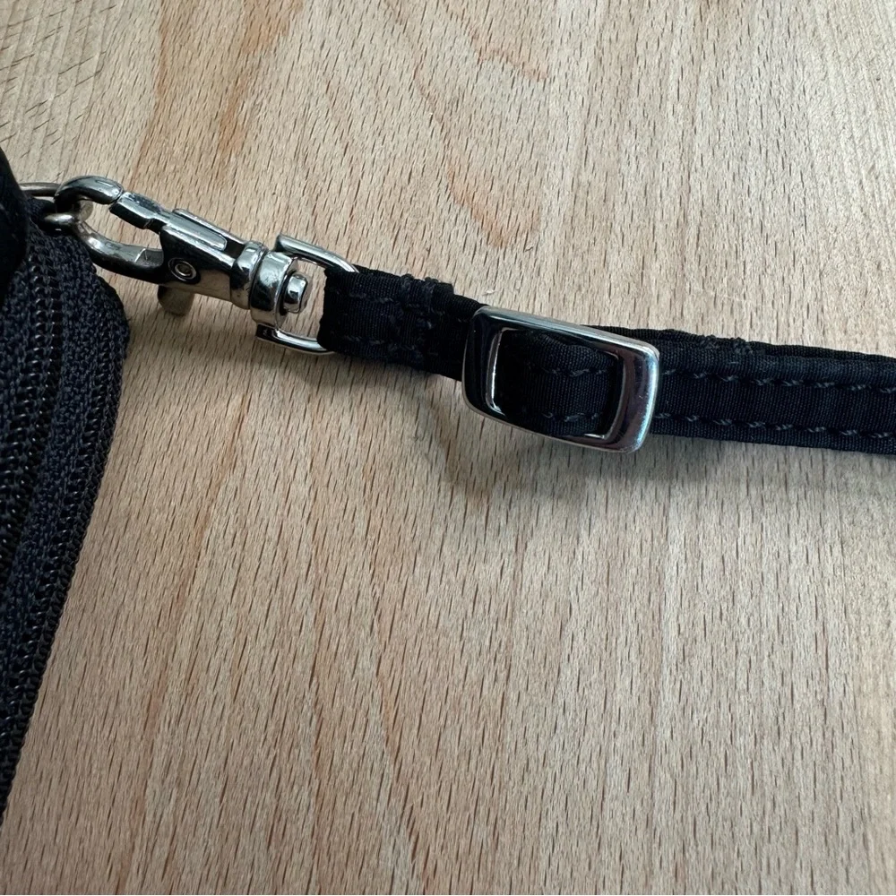 Vera Bradley Purse Mini Micro Black Quilted Crossbody Wristlet Organizer Strap - Picture 10 of 15
